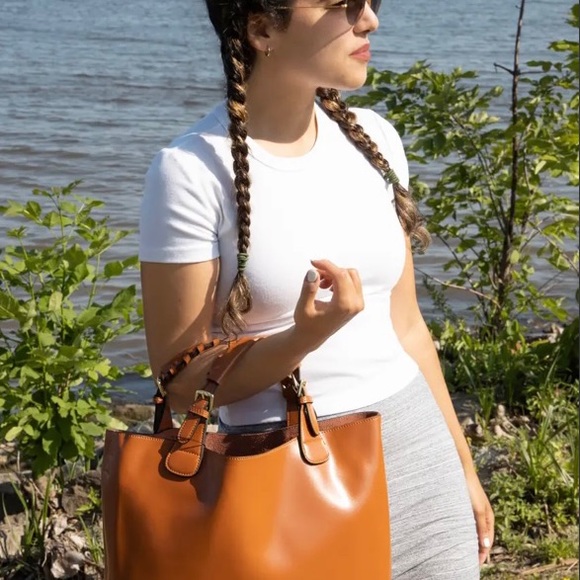 Pre order your Leather Shoulder bag / tote bag with long strap TODAY! - Picture 3 of 11